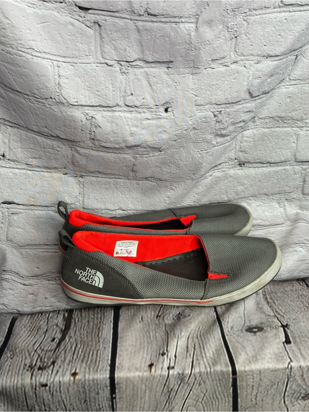The North Face Base Camp Lite Skimmer Slip On Flats Shoes Gray Neon Orange 9.5